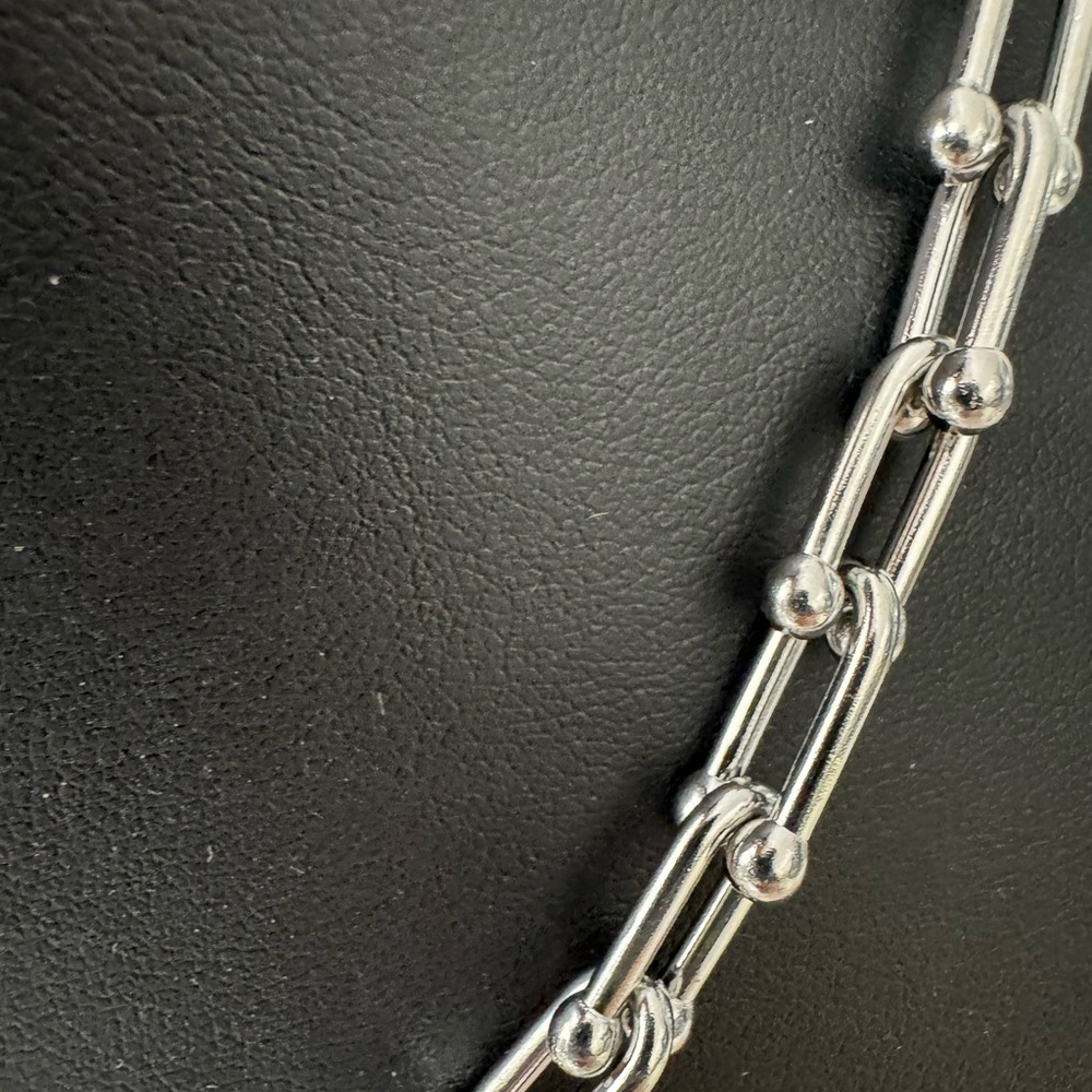 Trendy hardware design necklace - Picture 3 of 5